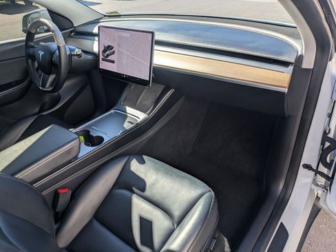 Used 2021 Tesla Model Y Long Range AWD/4WD image 34