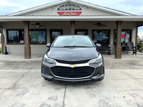 Used 2019 Chevrolet Cruze LT w/ Convenience Package image 2