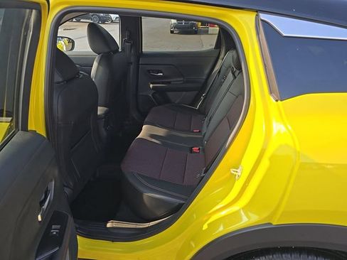 Used 2025 Nissan Kicks SR FWD image 3