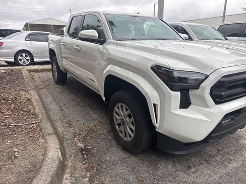 Certified 2025 Toyota Tacoma SR5 image 9