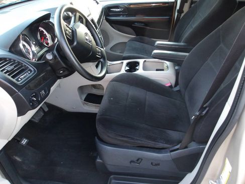 Used 2012 Dodge Grand Caravan SXT image 5