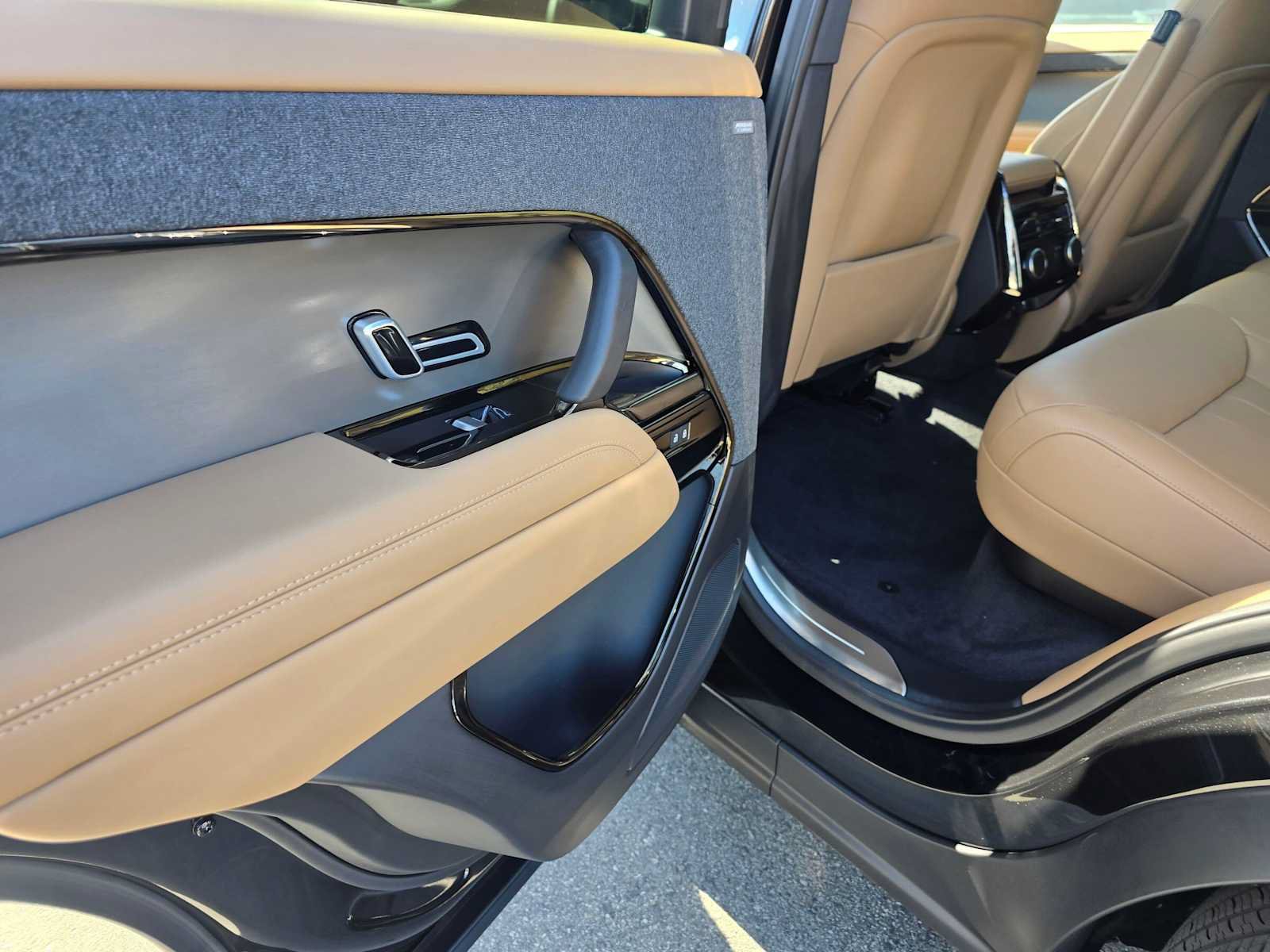 New 2027 Land Rover Range Rover Sport SE AWD/4WD image 17