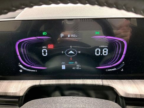 Used 2024 Kia Telluride EX w/ EX Captain's Chair Package image 26