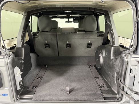 Used 2023 Jeep Wrangler Unlimited AWD/4WD image 36