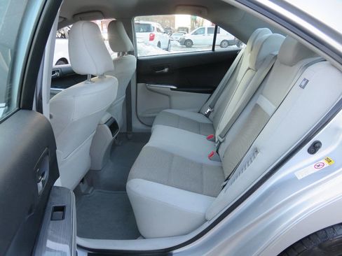 Used 2012 Toyota Camry LE image 17