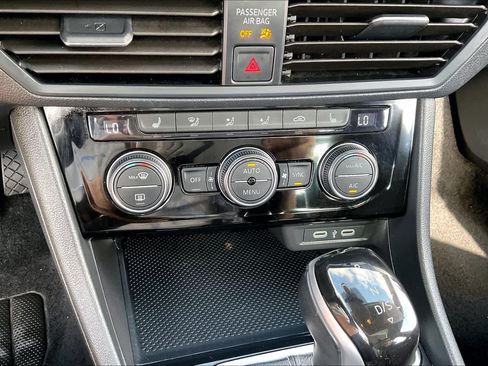 Used 2024 Volkswagen Jetta SE FWD image 32
