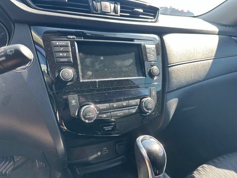 Used 2018 Nissan Rogue SV FWD image 11