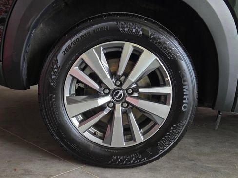 Used 2025 Nissan Pathfinder SL FWD image 5