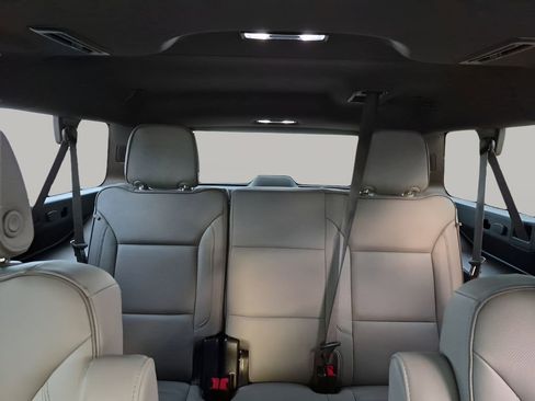 Used 2023 GMC Yukon XL SLT w/ SLT Premium Package image 25