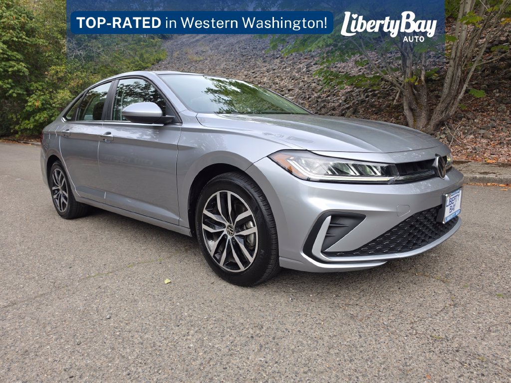 Used 2025 Volkswagen Jetta SE FWD image 3