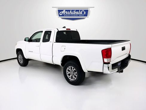 Used 2017 Toyota Tacoma SR5 w/ SR5 Appearance Package (SM) RWD image 5