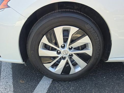Certified 2024 Nissan Altima 2.5 S FWD image 26