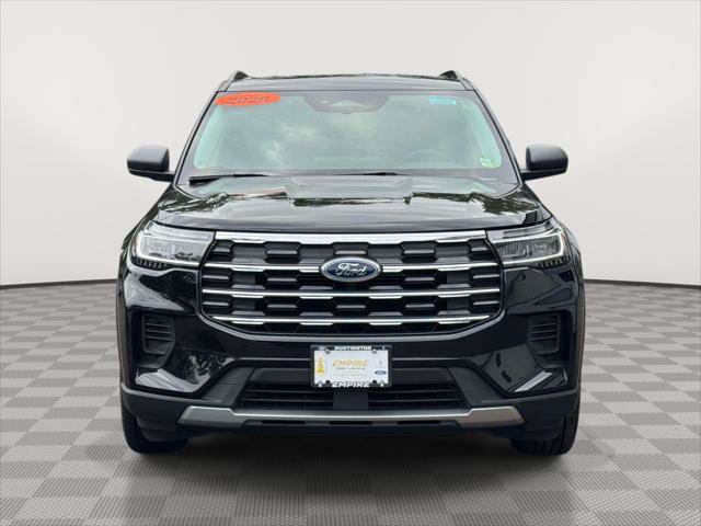 Used 2026 Ford Explorer Active AWD/4WD image 2