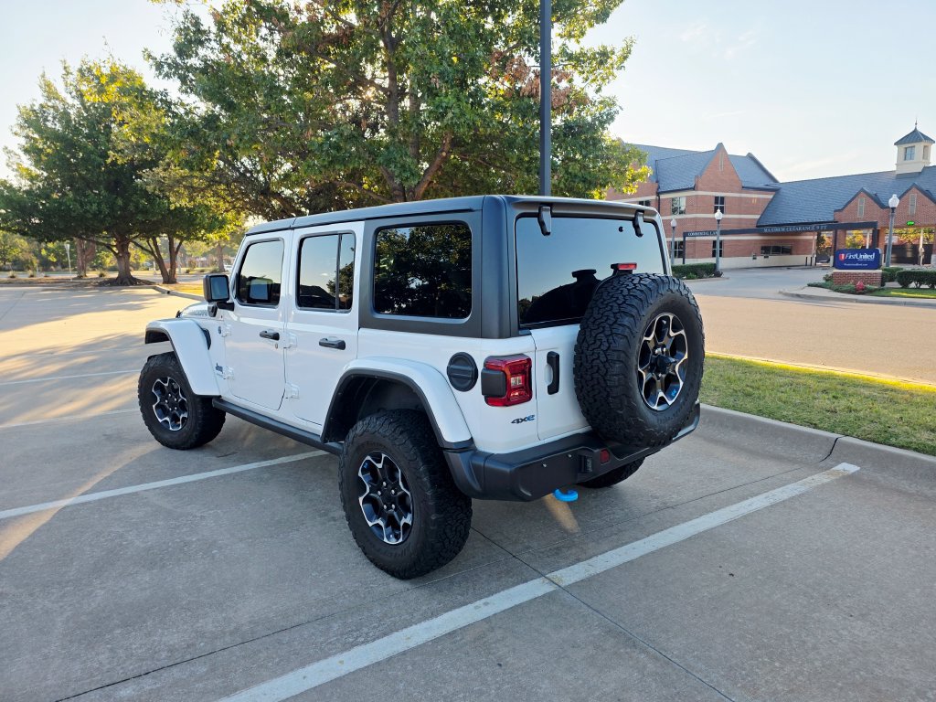 Used 2022 Jeep Wrangler Unlimited Rubicon 4xe w/ Cold Weather Group AWD/4WD image 16