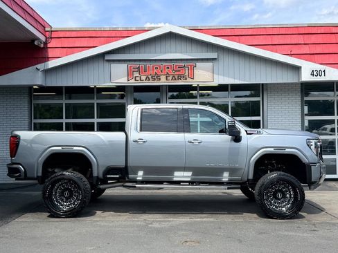 Used 2024 GMC Sierra 2500 Denali w/ Denali Reserve Package AWD/4WD image 2