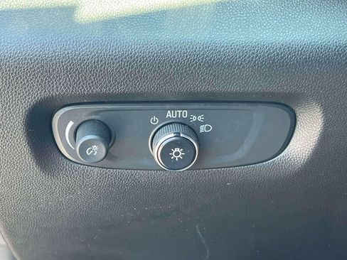 Used 2023 Chevrolet Traverse Premier AWD/4WD image 21