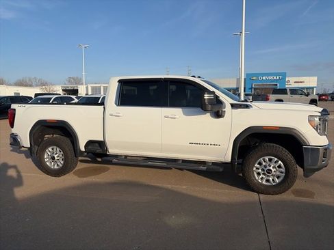 Used 2022 GMC Sierra 2500 SLE w/ SLE Value Package; image 2