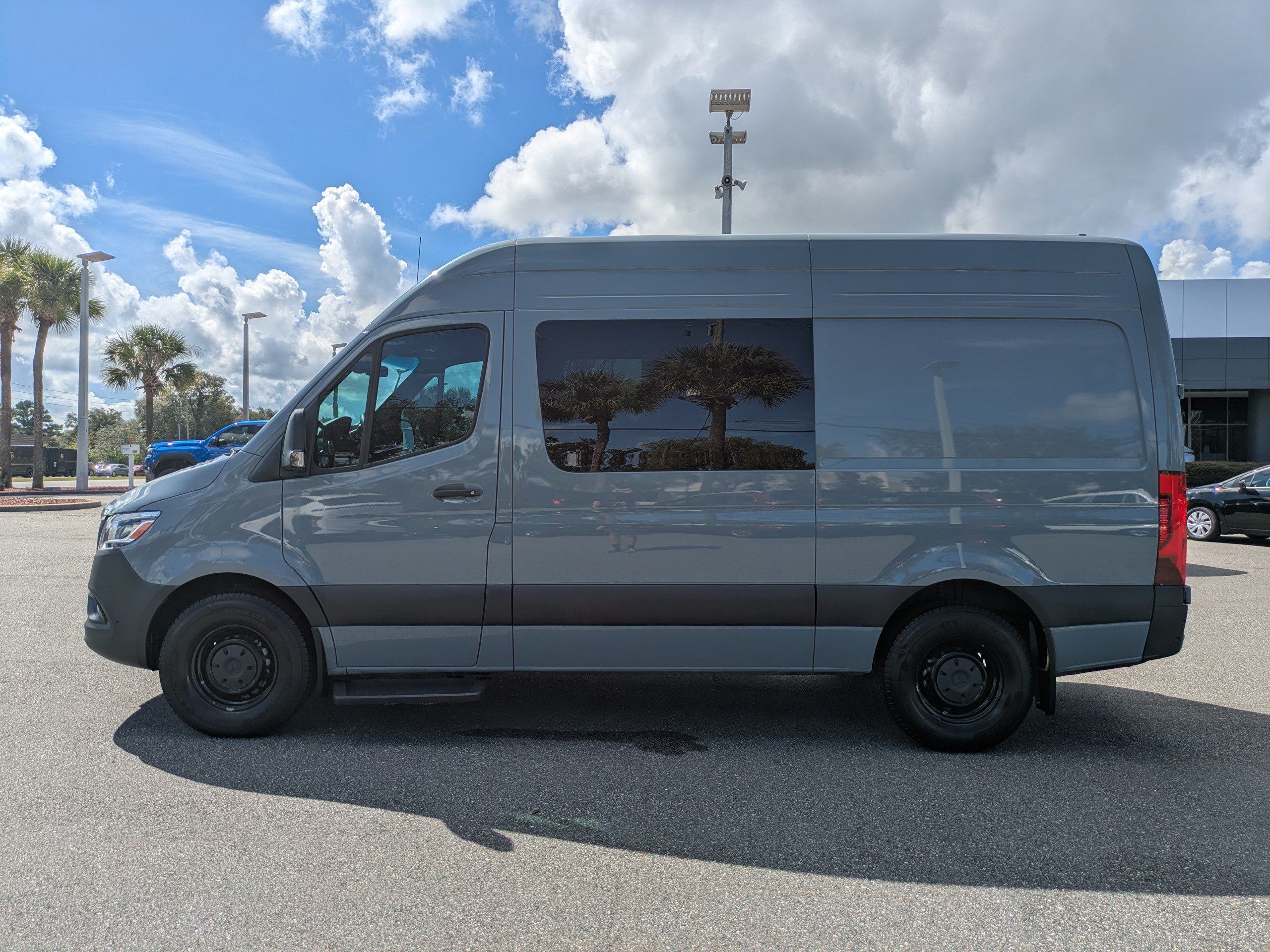 Used 2024 Mercedes-Benz Sprinter 2500 image 7