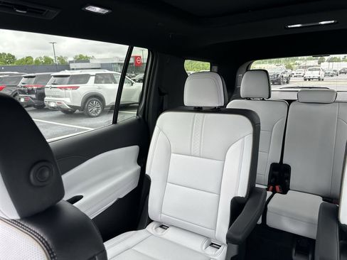 New 2026 Chevrolet Traverse High Country FWD image 12