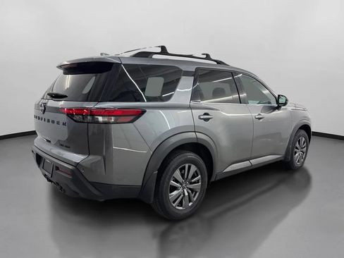Used 2023 Nissan Pathfinder SV w/ SV Premium Package AWD/4WD image 10