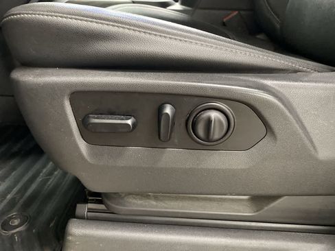 Used 2021 Chevrolet Silverado 2500 LTZ w/ LTZ Convenience Package image 15