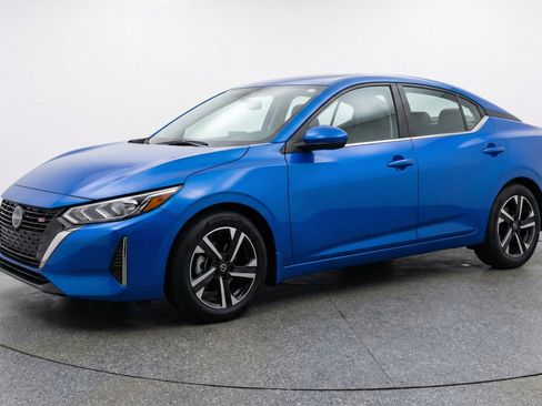 Used 2025 Nissan Sentra SV image 3