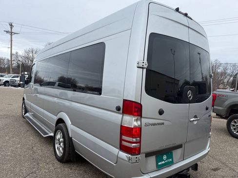 Used 2009 Dodge Sprinter 2500 RWD image 8
