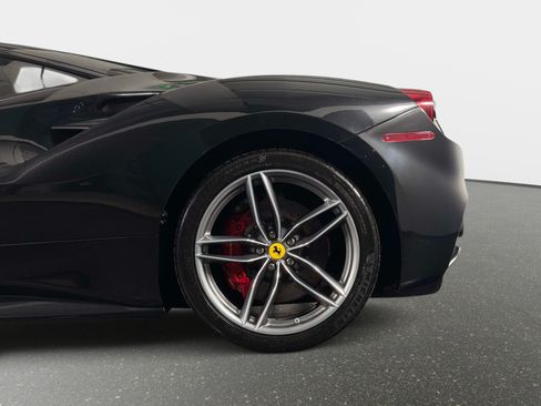 Used 2018 Ferrari 488 GTB RWD image 15
