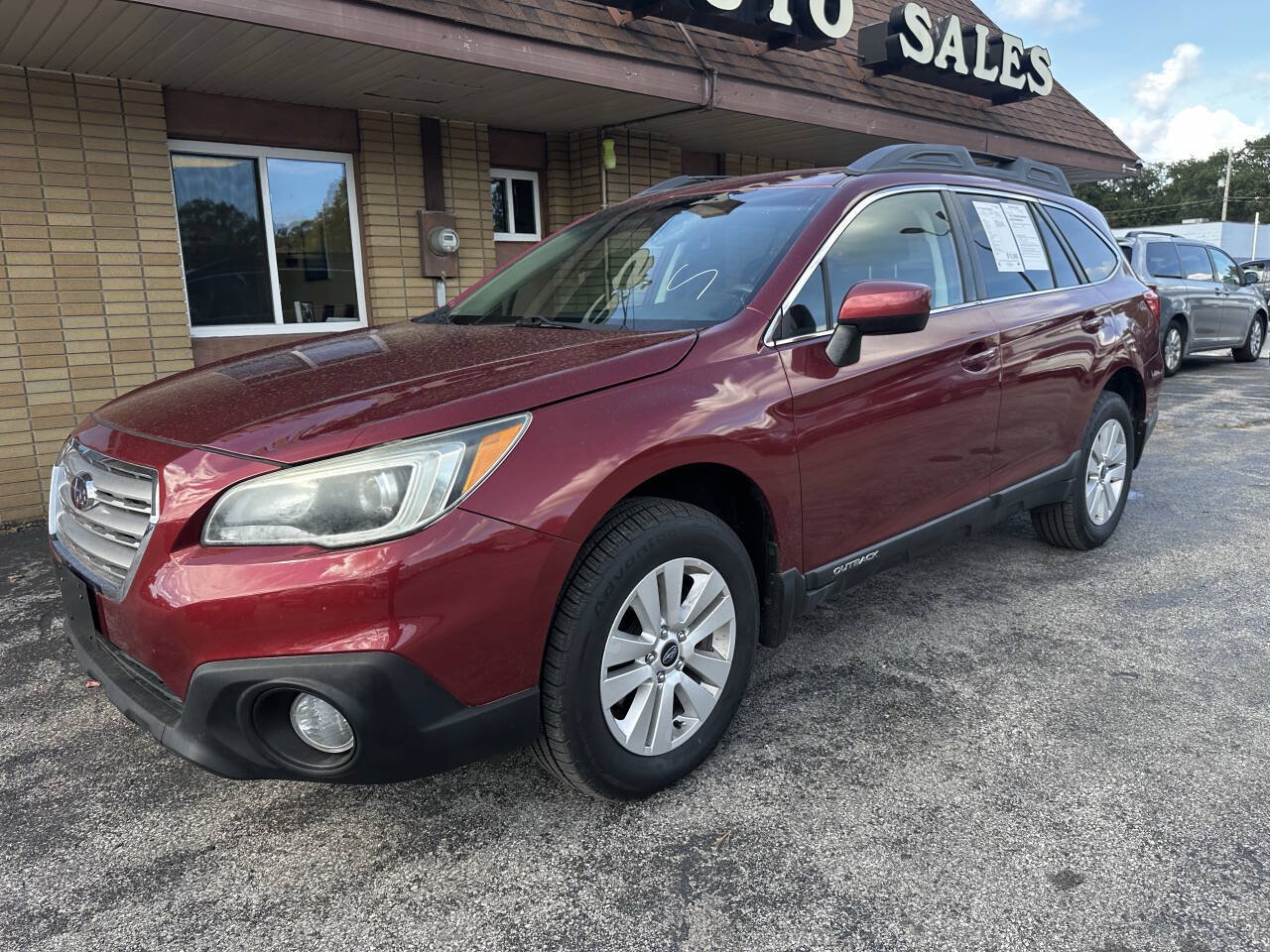 Used 2017 Subaru Outback 2.5i Premium AWD/4WD image 2
