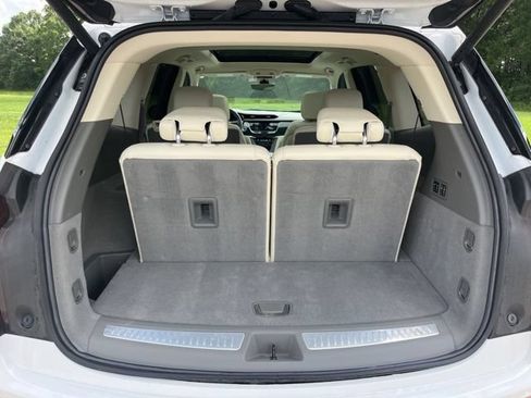 Used 2024 Cadillac XT6 Premium Luxury w/ Technology Package FWD image 5