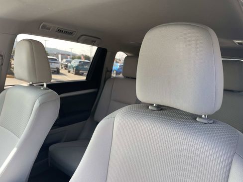 Used 2016 Toyota Highlander LE image 14