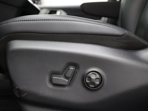 Used 2025 Chrysler Pacifica Select FWD image 19