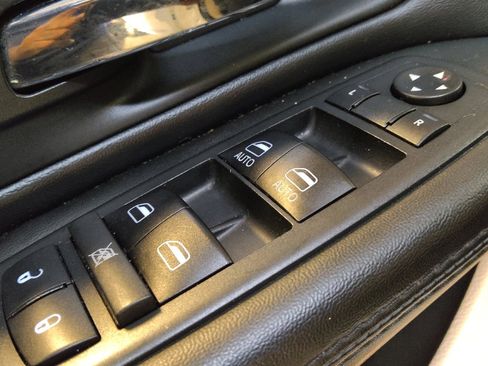 Used 2018 Dodge Grand Caravan SE w/ UConnect Hands-Free Group image 27