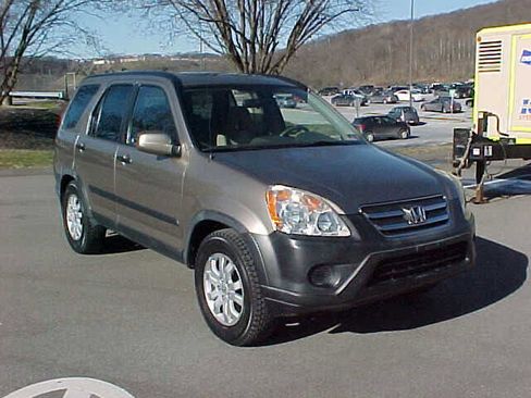 Used 2005 Honda CR-V EX image 2
