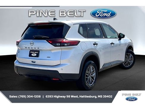 Used 2024 Nissan Rogue S AWD/4WD image 11