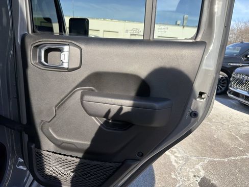 Used 2022 Jeep Wrangler Unlimited Rubicon 4xe w/ Cold Weather Group AWD/4WD image 17