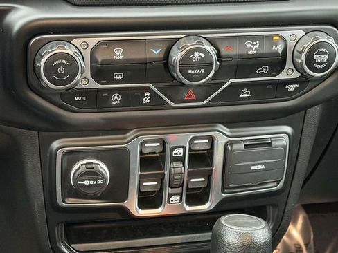 Used 2023 Jeep Gladiator Sport image 16