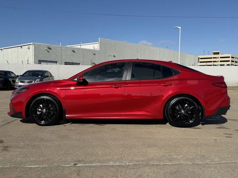 Used 2025 Toyota Camry SE w/ Convenience Package image 6