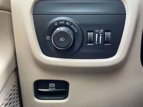 New 2025 Jeep Grand Cherokee Limited w/ Black Appearance Package image 31