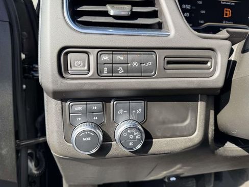 Used 2022 GMC Yukon XL AT4 image 21