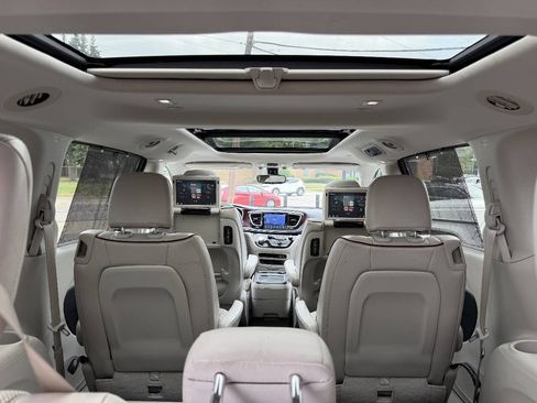 Used 2017 Chrysler Pacifica Limited FWD image 20