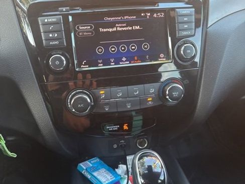 Used 2020 Nissan Rogue Sport S image 5