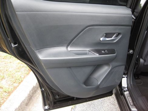 Used 2025 Nissan Kicks SV image 25