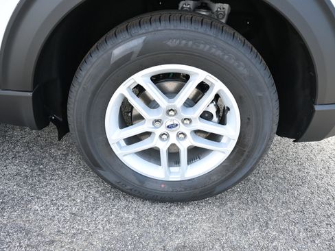 New 2026 Ford Explorer Active RWD image 12