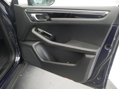 Certified 2023 Porsche Macan image 24
