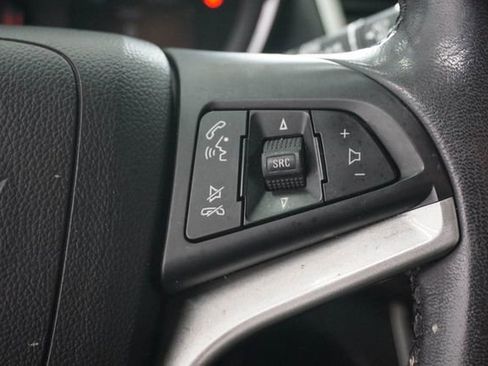 Used 2022 Chevrolet Trax LT w/ LT Convenience Package FWD image 18