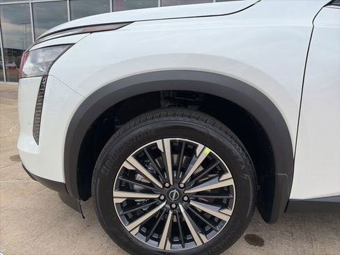 New 2026 Nissan Pathfinder Platinum image 7