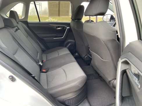 Used 2022 Toyota RAV4 XLE image 13