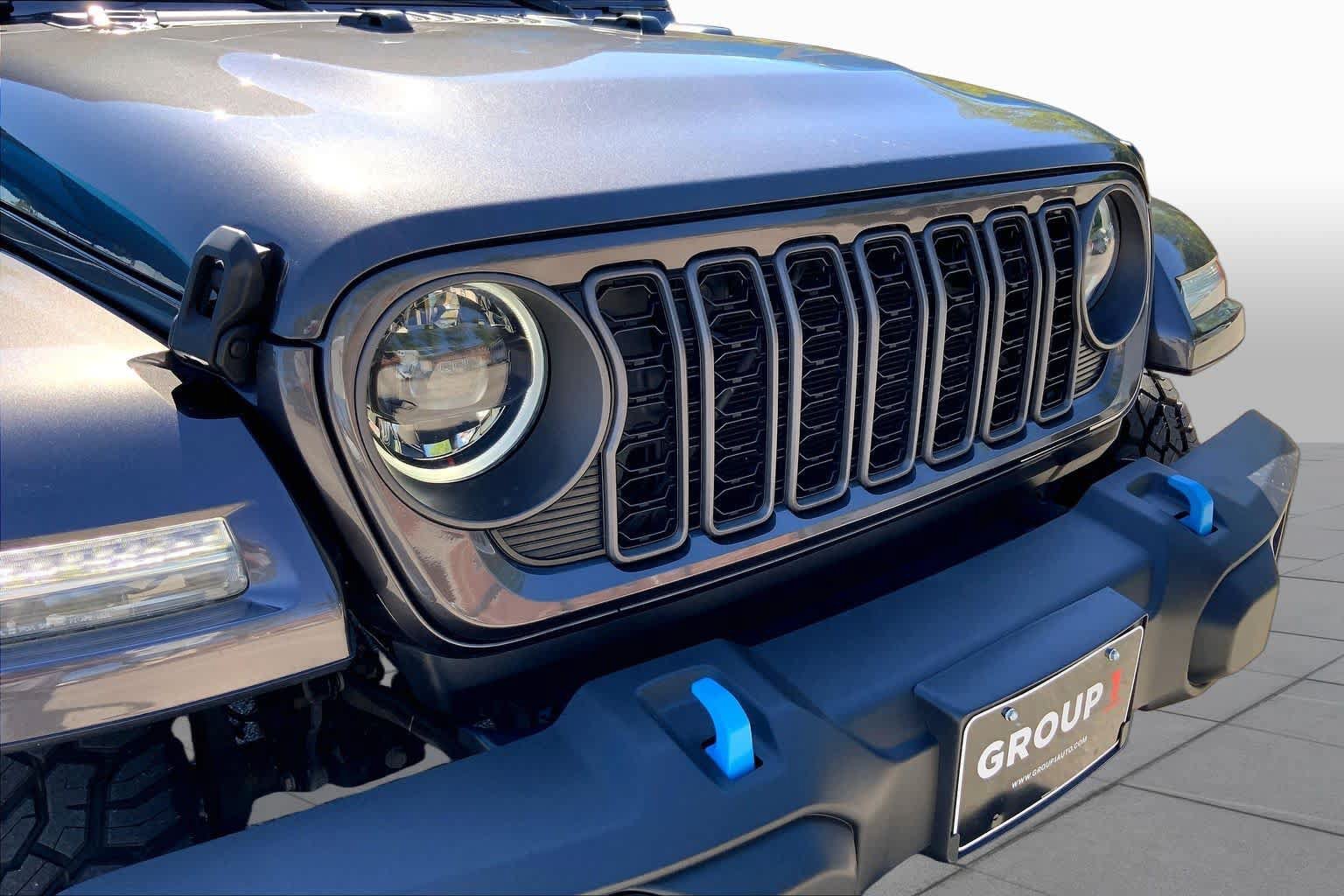 Used 2024 Jeep Wrangler Unlimited w/ Convenience Group AWD/4WD image 30