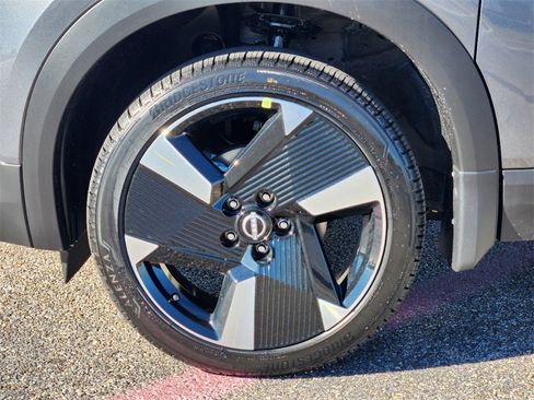 New 2025 Nissan Kicks SR image 7